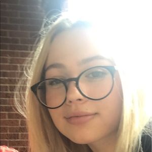Meet your Posher, Eva